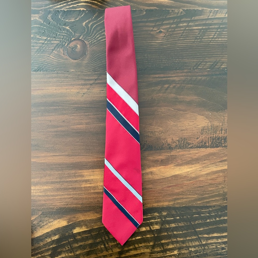 Men’s Sears Vintage burgundy striped dress tie. 55 Inch Long, 3 Inch Wide. Used